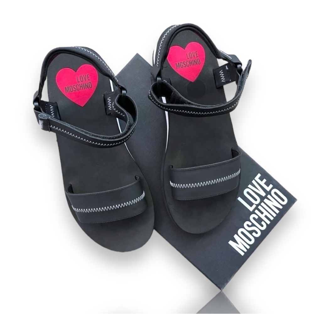 New love Moschino sandals​​​​